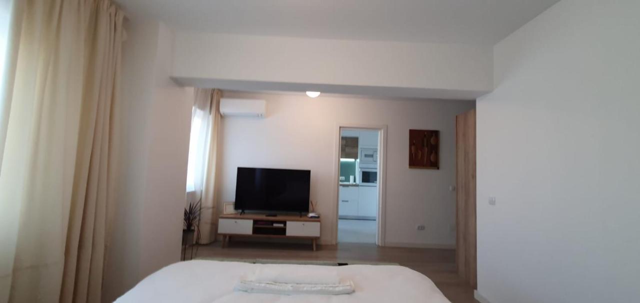 Lara 65 - Cozy & Modern Apartment @ Conest Iasi Esterno foto