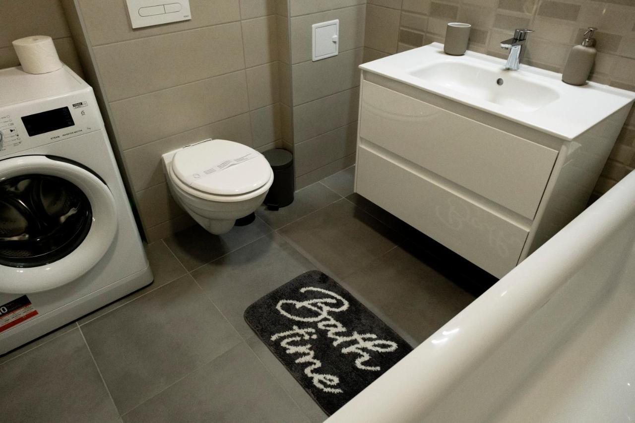 Lara 65 - Cozy & Modern Apartment @ Conest Iasi Esterno foto